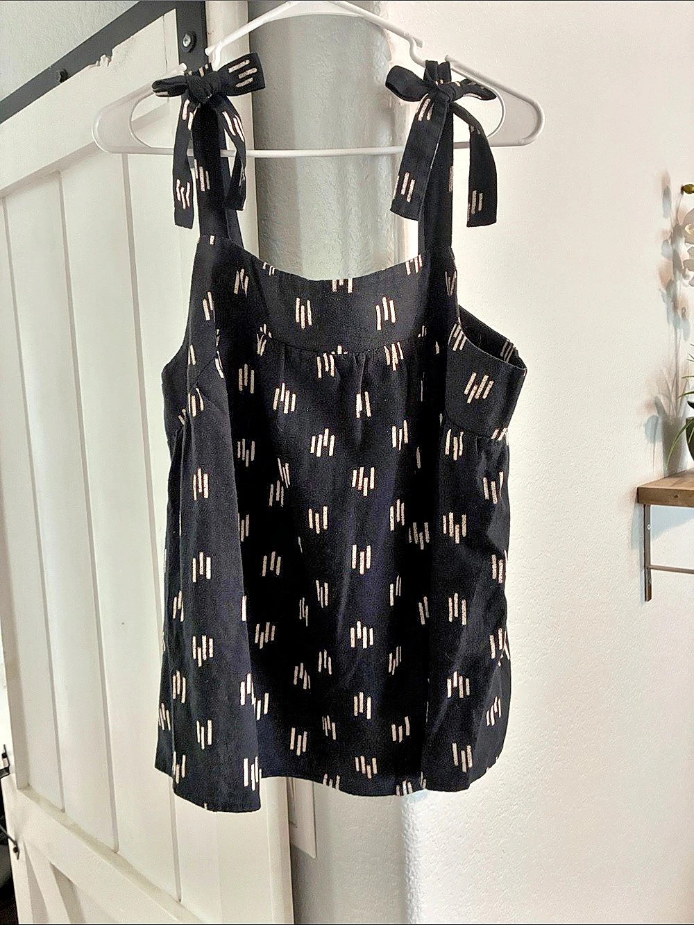 NWOT !!Sonoma Geometric Tie Strap Tank in Black & Cream Size XL Like New